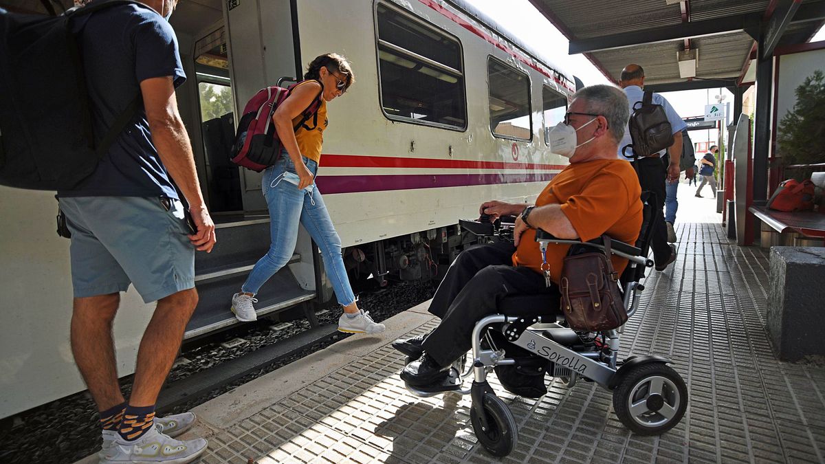 El CERMI lleva a Fiscalía la falta de alternativas accesibles tras el cierre de la línea de Cercanías Murcia-Águilas